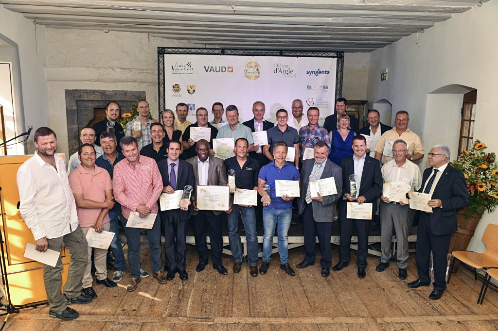 Une photo d'ensemble de tous les lauréats Aigle le 26 juin 2015 Château d'Aigle dans le cadre du Mondial du Chasselas  palmarès 2015 remise des prix et trophéestous les lauréats © 2015,studio edouard curchod, tous droits réservés