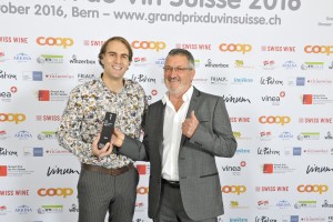 Robert Taramarcaz (à droite) vainqueur de la catégorie Chasselas au GPVS Photo: màd GPVS