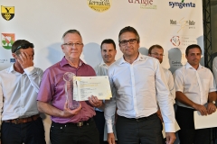Aigle le 24 juin 2016 ChÃ¢teau d'Aigle  Mondial du Chasselas  CÃ©rÃ©monie de la remise des prix ; 1er Prix â CatÃ©gorie vieux millÃ©simesCure dâAttalens Lavaux AOC Chardonne Grand Cru 1983 Obrist SA Offert par Clos, Domaines & ChÃ¢teaux Â©2016,studio edouard curchod, tous droits rÃ©servÃ©s