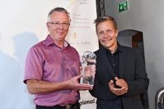 Aigle le 24 juin 2016 ChÃ¢teau d'Aigle  Mondial du Chasselas  CÃ©rÃ©monie de la remise des prix; Meilleur classement toutes catÃ©goriesCure dâAttalens Lavaux AOC Chardonne Grand Cru 1983 Obrist SA Offert par Dubois Fils Ãpesses  Â©2016,studio edouard curchod, tous droits rÃ©servÃ©s