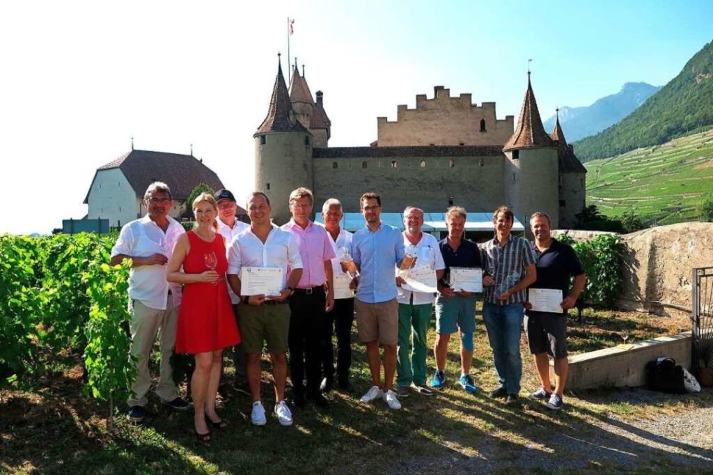 Medaillen und Trophäen wie noch nie: die Markgräfler Teilnehmer am Mondial du Chasselas 2019 in Aigle Foto: Dorothee Philipp