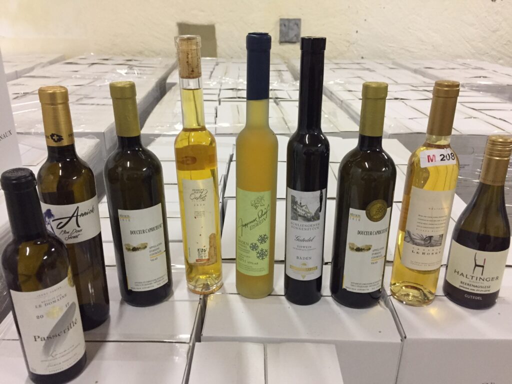 Quelques-uns des vins présentés le 12 décembre au Château d'Aigle
Photo: Alexandre Truffer